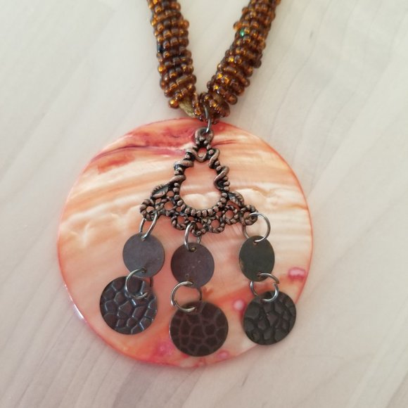 An Indi style necklace with Mother of Pearl Button - Picture 2 of 6